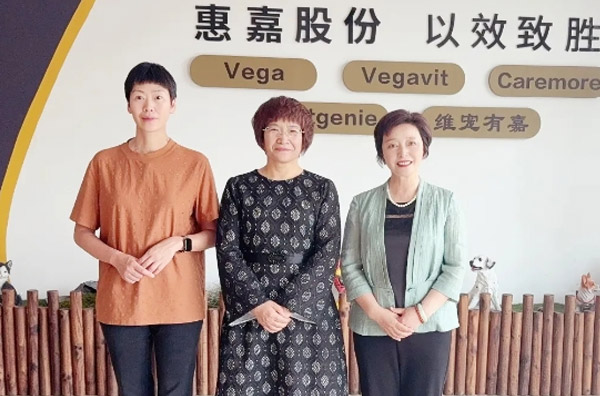 咸宁市政协副主席竺鸰莅临KS凯时调查领导